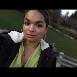 Meet your Posher, Simone